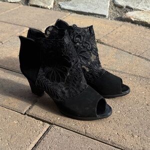 Elegant Black Lace Peep-Toe Ankle Boots